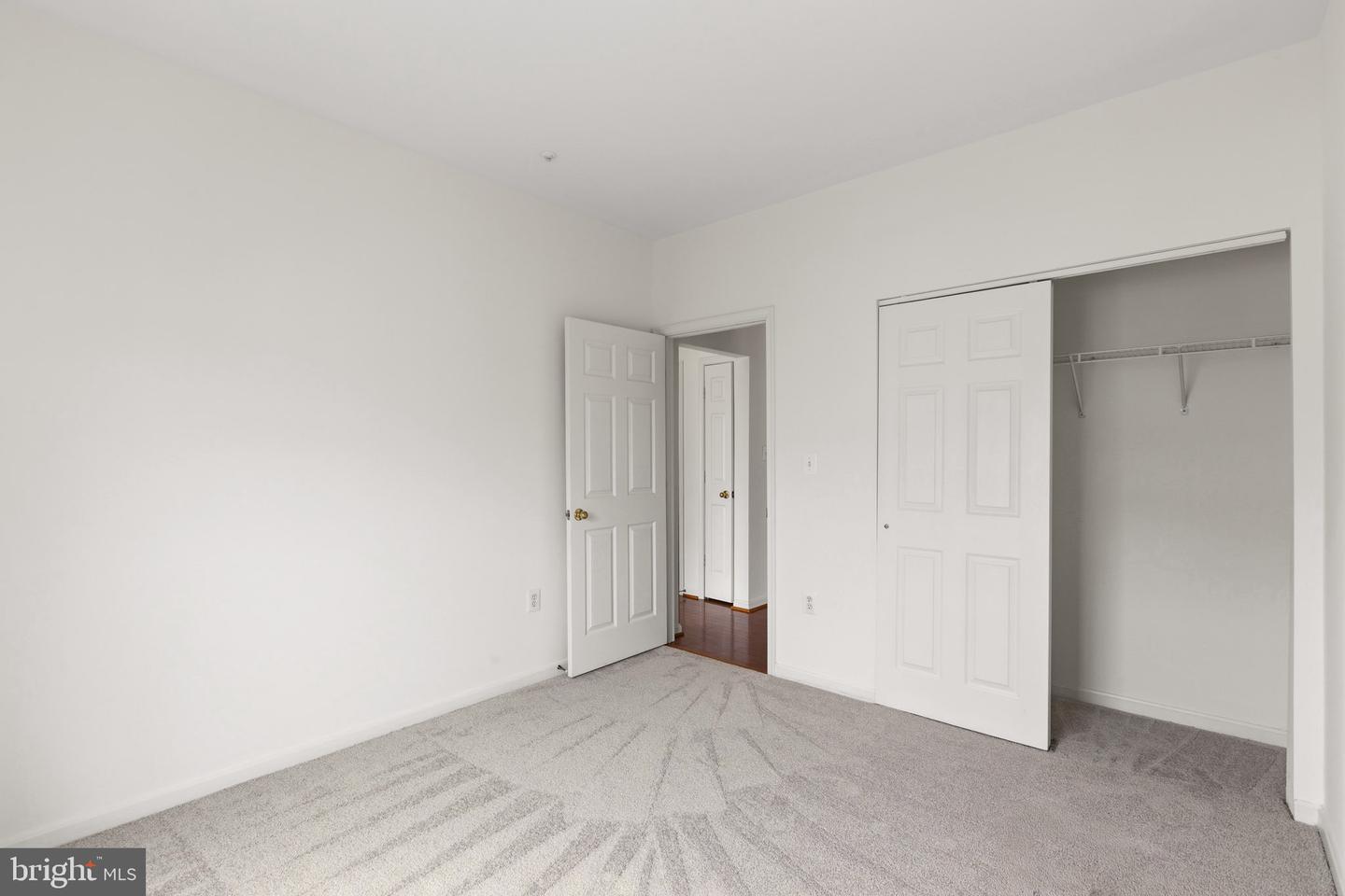 4131 FOUNTAINSIDE LN #202, FAIRFAX, Virginia 22030, 3 Bedrooms Bedrooms, 7 Rooms Rooms,2 BathroomsBathrooms,Residential,For sale,4131 FOUNTAINSIDE LN #202,VAFX2291226 MLS # VAFX2291226