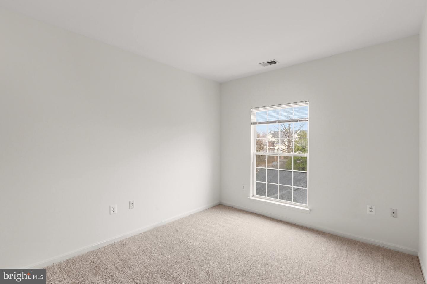 4131 FOUNTAINSIDE LN #202, FAIRFAX, Virginia 22030, 3 Bedrooms Bedrooms, 7 Rooms Rooms,2 BathroomsBathrooms,Residential,For sale,4131 FOUNTAINSIDE LN #202,VAFX2291226 MLS # VAFX2291226