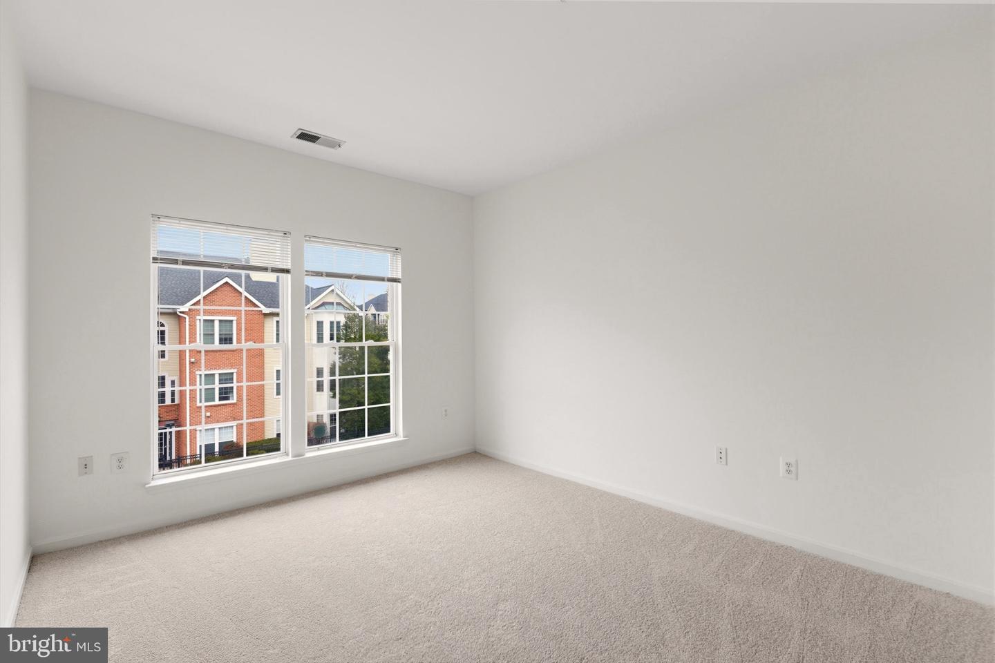 4131 FOUNTAINSIDE LN #202, FAIRFAX, Virginia 22030, 3 Bedrooms Bedrooms, 7 Rooms Rooms,2 BathroomsBathrooms,Residential,For sale,4131 FOUNTAINSIDE LN #202,VAFX2291226 MLS # VAFX2291226