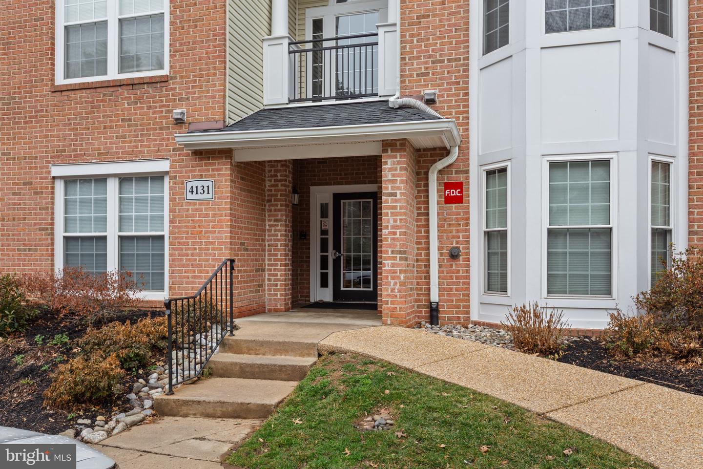 4131 FOUNTAINSIDE LN #202, FAIRFAX, Virginia 22030, 3 Bedrooms Bedrooms, 7 Rooms Rooms,2 BathroomsBathrooms,Residential,For sale,4131 FOUNTAINSIDE LN #202,VAFX2291226 MLS # VAFX2291226