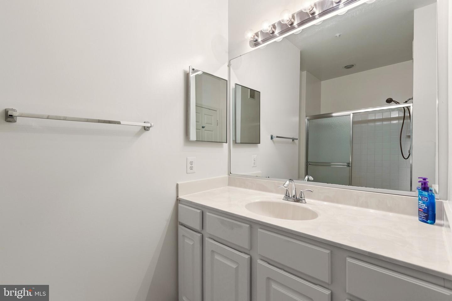 4131 FOUNTAINSIDE LN #202, FAIRFAX, Virginia 22030, 3 Bedrooms Bedrooms, 7 Rooms Rooms,2 BathroomsBathrooms,Residential,For sale,4131 FOUNTAINSIDE LN #202,VAFX2291226 MLS # VAFX2291226