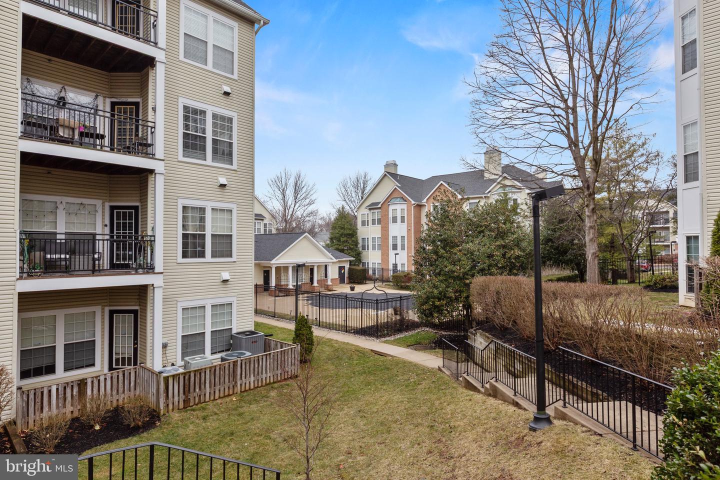 4131 FOUNTAINSIDE LN #202, FAIRFAX, Virginia 22030, 3 Bedrooms Bedrooms, 7 Rooms Rooms,2 BathroomsBathrooms,Residential,For sale,4131 FOUNTAINSIDE LN #202,VAFX2291226 MLS # VAFX2291226