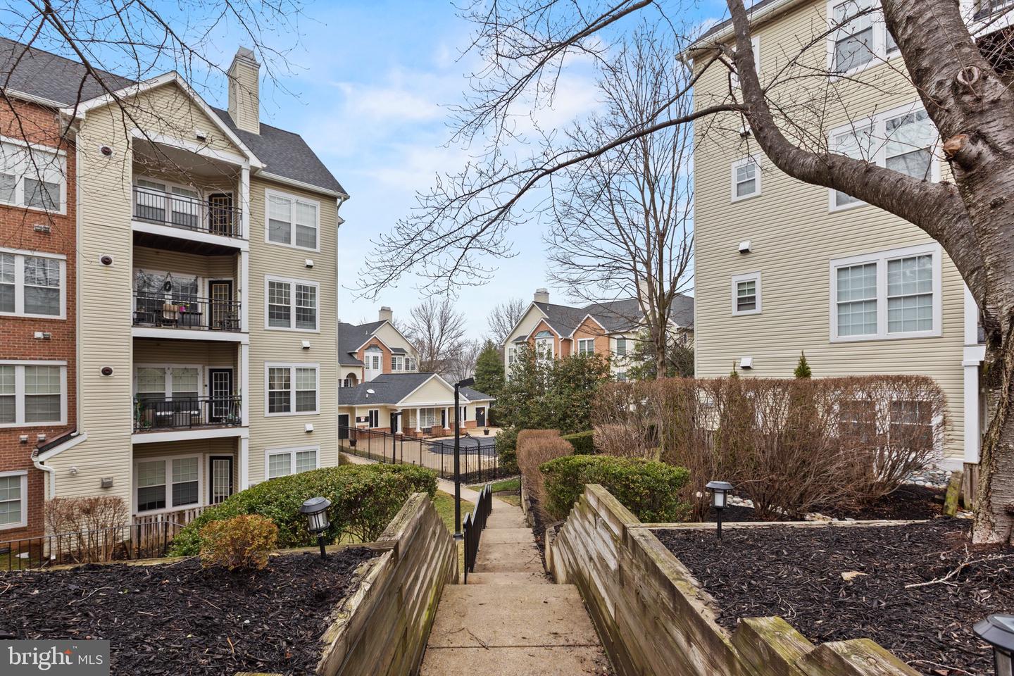 4131 FOUNTAINSIDE LN #202, FAIRFAX, Virginia 22030, 3 Bedrooms Bedrooms, 7 Rooms Rooms,2 BathroomsBathrooms,Residential,For sale,4131 FOUNTAINSIDE LN #202,VAFX2291226 MLS # VAFX2291226