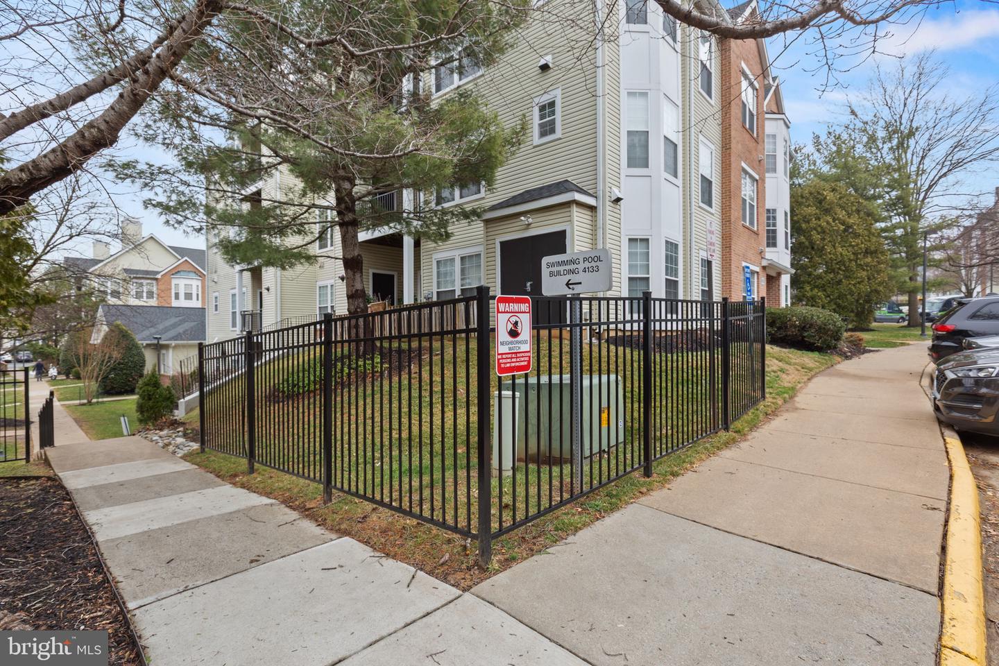 4131 FOUNTAINSIDE LN #202, FAIRFAX, Virginia 22030, 3 Bedrooms Bedrooms, 7 Rooms Rooms,2 BathroomsBathrooms,Residential,For sale,4131 FOUNTAINSIDE LN #202,VAFX2291226 MLS # VAFX2291226