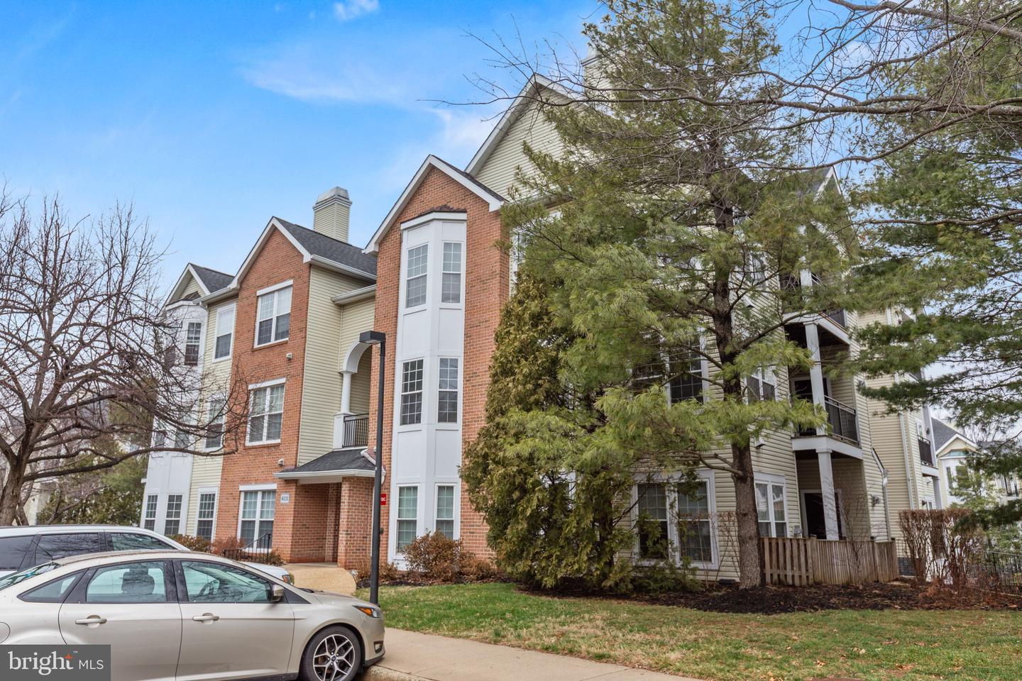 4131 FOUNTAINSIDE LN #202, FAIRFAX, Virginia 22030, 3 Bedrooms Bedrooms, 7 Rooms Rooms,2 BathroomsBathrooms,Residential,For sale,4131 FOUNTAINSIDE LN #202,VAFX2291226 MLS # VAFX2291226