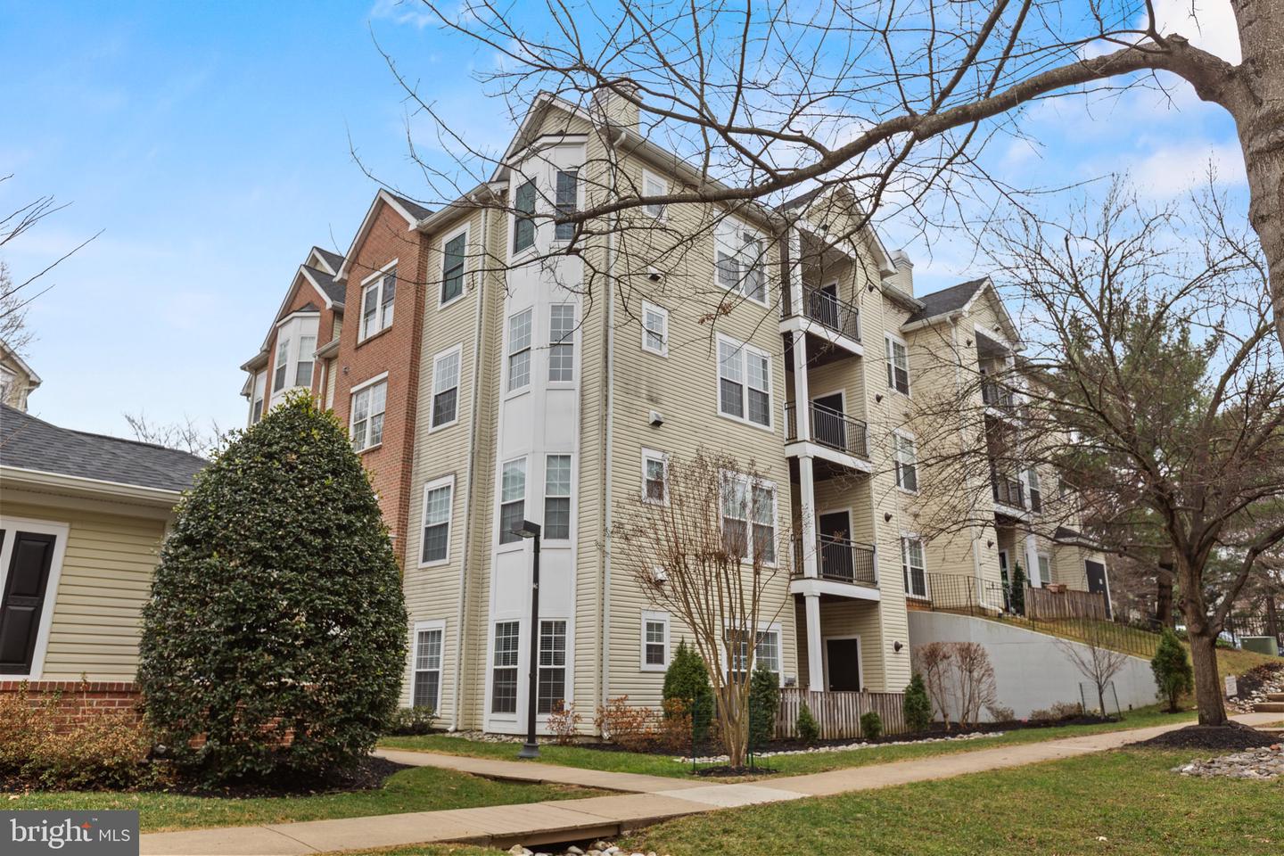 4131 FOUNTAINSIDE LN #202, FAIRFAX, Virginia 22030, 3 Bedrooms Bedrooms, 7 Rooms Rooms,2 BathroomsBathrooms,Residential,For sale,4131 FOUNTAINSIDE LN #202,VAFX2291226 MLS # VAFX2291226