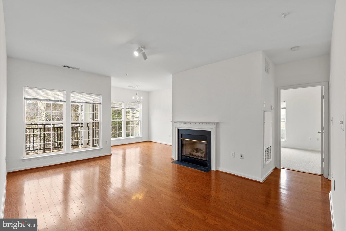 4131 FOUNTAINSIDE LN #202, FAIRFAX, Virginia 22030, 3 Bedrooms Bedrooms, 7 Rooms Rooms,2 BathroomsBathrooms,Residential,For sale,4131 FOUNTAINSIDE LN #202,VAFX2291226 MLS # VAFX2291226