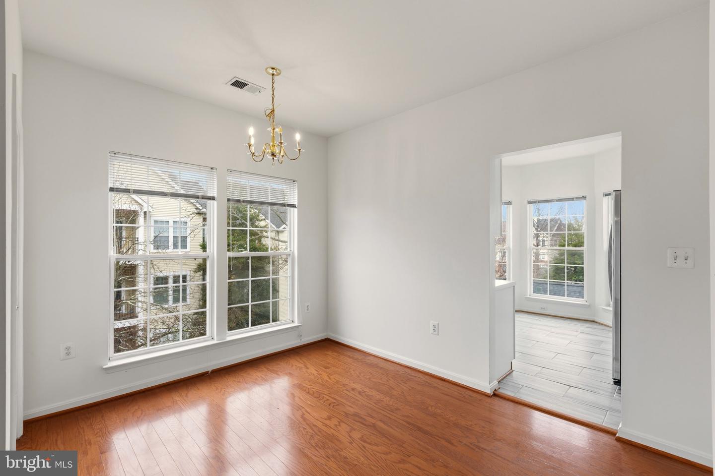 4131 FOUNTAINSIDE LN #202, FAIRFAX, Virginia 22030, 3 Bedrooms Bedrooms, 7 Rooms Rooms,2 BathroomsBathrooms,Residential,For sale,4131 FOUNTAINSIDE LN #202,VAFX2291226 MLS # VAFX2291226