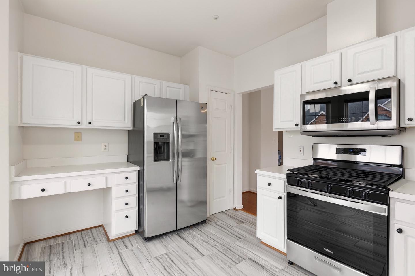 4131 FOUNTAINSIDE LN #202, FAIRFAX, Virginia 22030, 3 Bedrooms Bedrooms, 7 Rooms Rooms,2 BathroomsBathrooms,Residential,For sale,4131 FOUNTAINSIDE LN #202,VAFX2291226 MLS # VAFX2291226