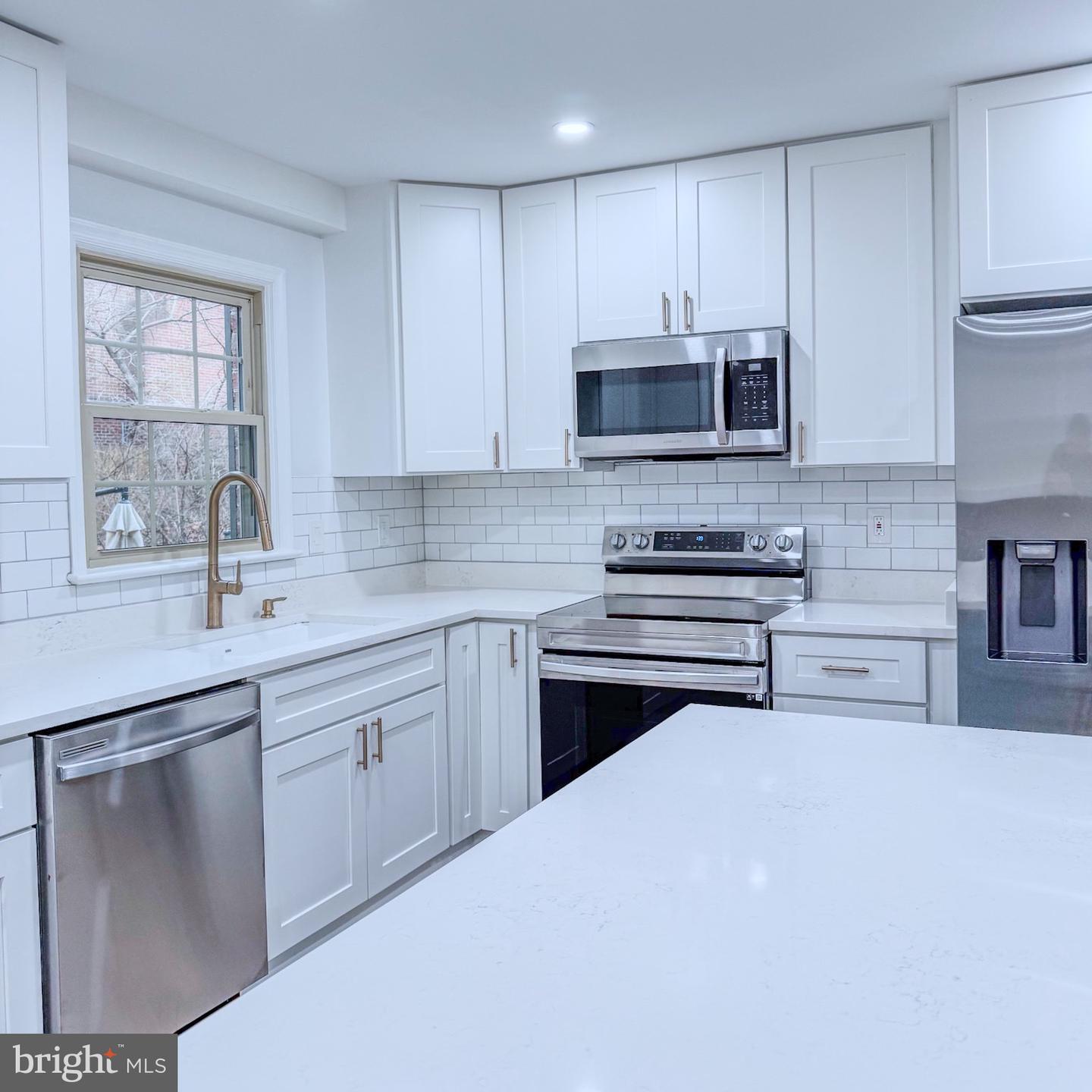 10321 HAMPSHIRE GREEN AVE, FAIRFAX, Virginia 22032, 3 Bedrooms Bedrooms, ,3 BathroomsBathrooms,Residential,For sale,10321 HAMPSHIRE GREEN AVE,VAFX2291516 MLS # VAFX2291516