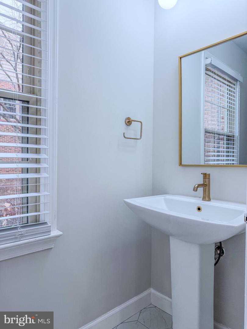 10321 HAMPSHIRE GREEN AVE, FAIRFAX, Virginia 22032, 3 Bedrooms Bedrooms, ,3 BathroomsBathrooms,Residential,For sale,10321 HAMPSHIRE GREEN AVE,VAFX2291516 MLS # VAFX2291516