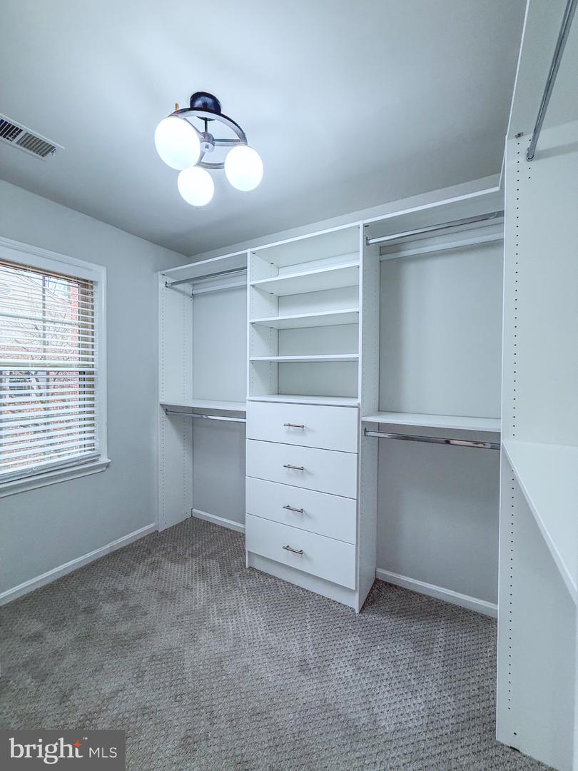 10321 HAMPSHIRE GREEN AVE, FAIRFAX, Virginia 22032, 3 Bedrooms Bedrooms, ,3 BathroomsBathrooms,Residential,For sale,10321 HAMPSHIRE GREEN AVE,VAFX2291516 MLS # VAFX2291516