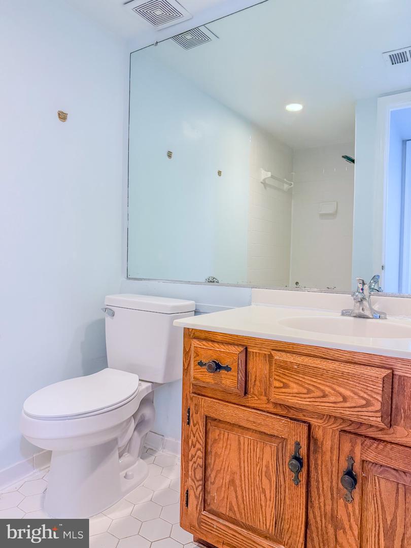 10321 HAMPSHIRE GREEN AVE, FAIRFAX, Virginia 22032, 3 Bedrooms Bedrooms, ,3 BathroomsBathrooms,Residential,For sale,10321 HAMPSHIRE GREEN AVE,VAFX2291516 MLS # VAFX2291516