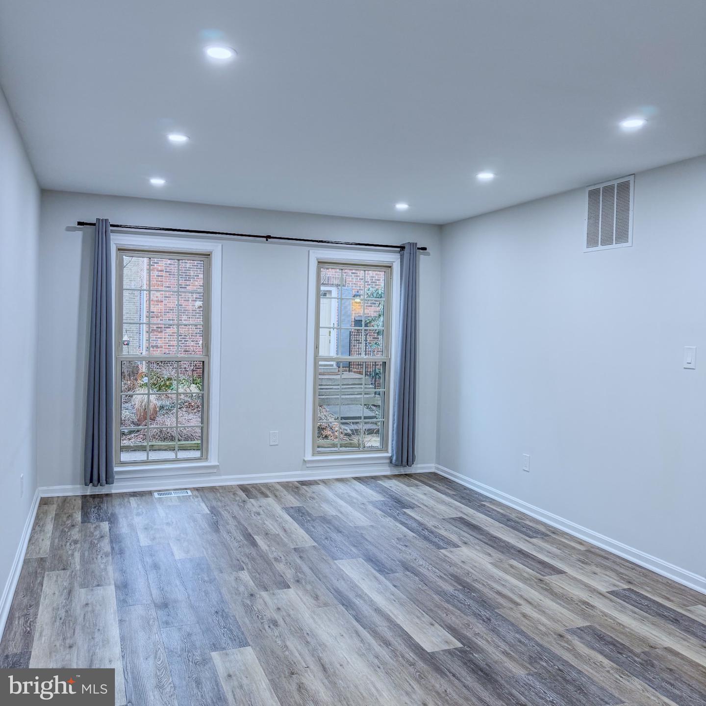 10321 HAMPSHIRE GREEN AVE, FAIRFAX, Virginia 22032, 3 Bedrooms Bedrooms, ,3 BathroomsBathrooms,Residential,For sale,10321 HAMPSHIRE GREEN AVE,VAFX2291516 MLS # VAFX2291516