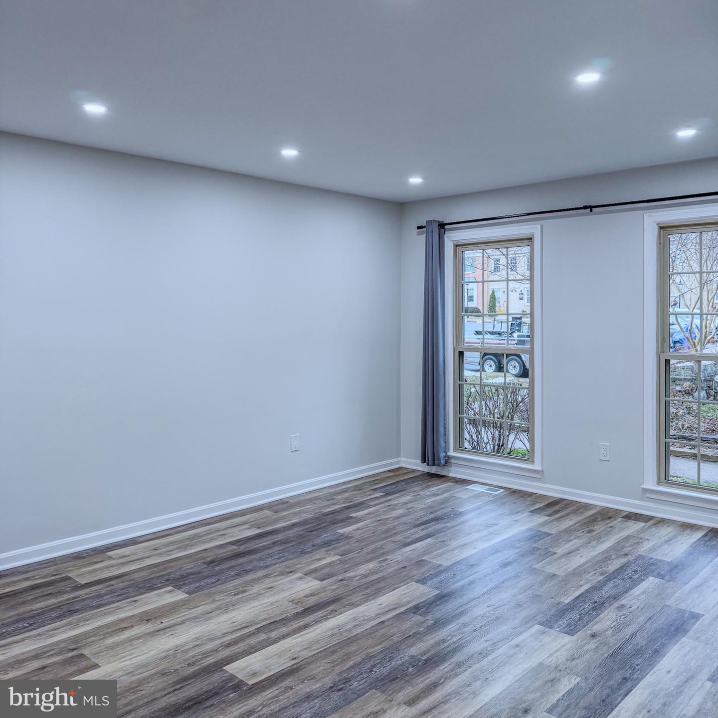 10321 HAMPSHIRE GREEN AVE, FAIRFAX, Virginia 22032, 3 Bedrooms Bedrooms, ,3 BathroomsBathrooms,Residential,For sale,10321 HAMPSHIRE GREEN AVE,VAFX2291516 MLS # VAFX2291516