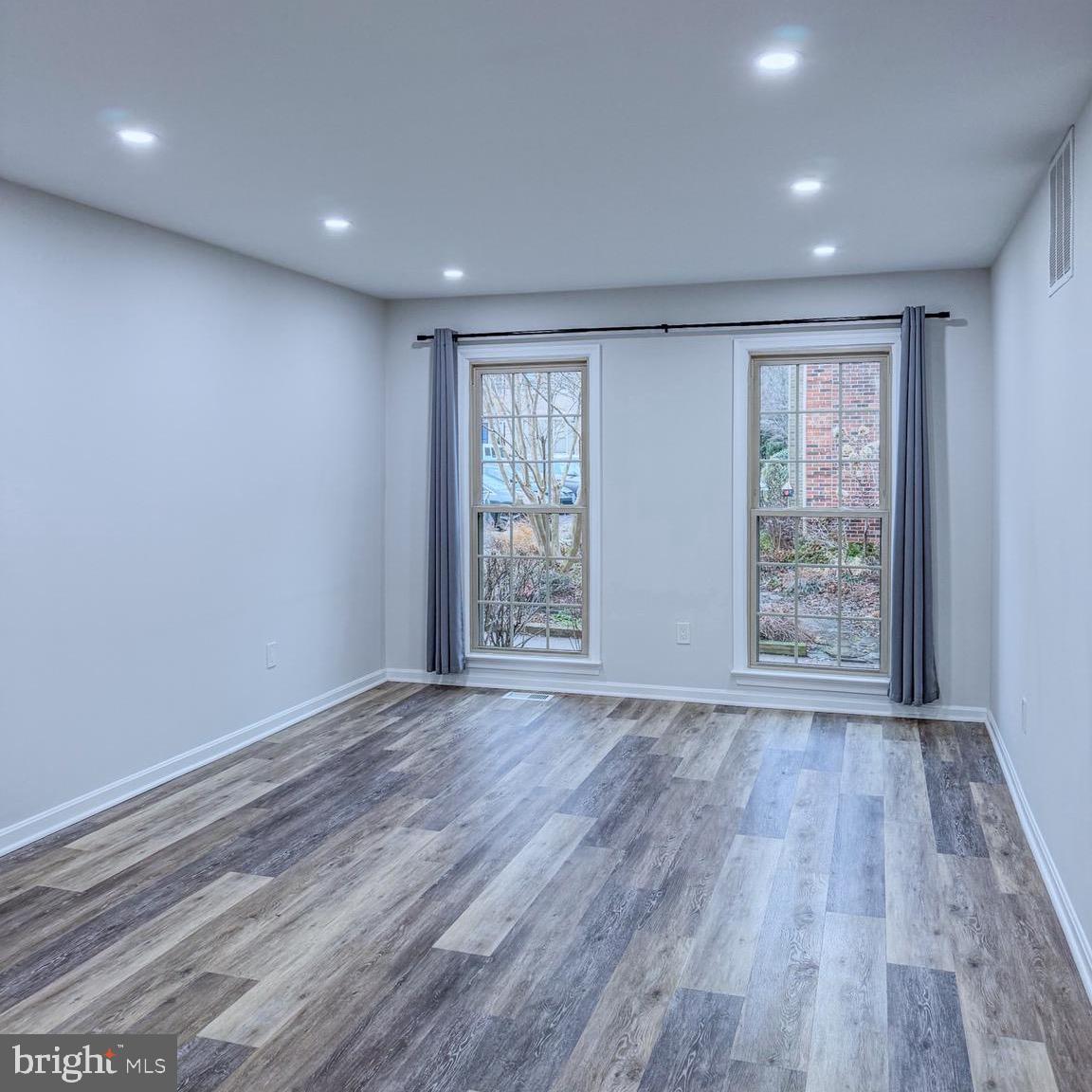 10321 HAMPSHIRE GREEN AVE, FAIRFAX, Virginia 22032, 3 Bedrooms Bedrooms, ,3 BathroomsBathrooms,Residential,For sale,10321 HAMPSHIRE GREEN AVE,VAFX2291516 MLS # VAFX2291516