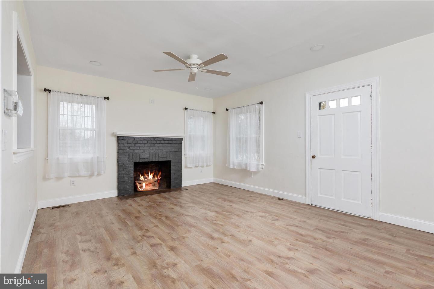 5655 STRASBURG RD, STRASBURG, Virginia 22657, 3 Bedrooms Bedrooms, ,2 BathroomsBathrooms,Residential,For sale,5655 STRASBURG RD,VAWR2013464 MLS # VAWR2013464