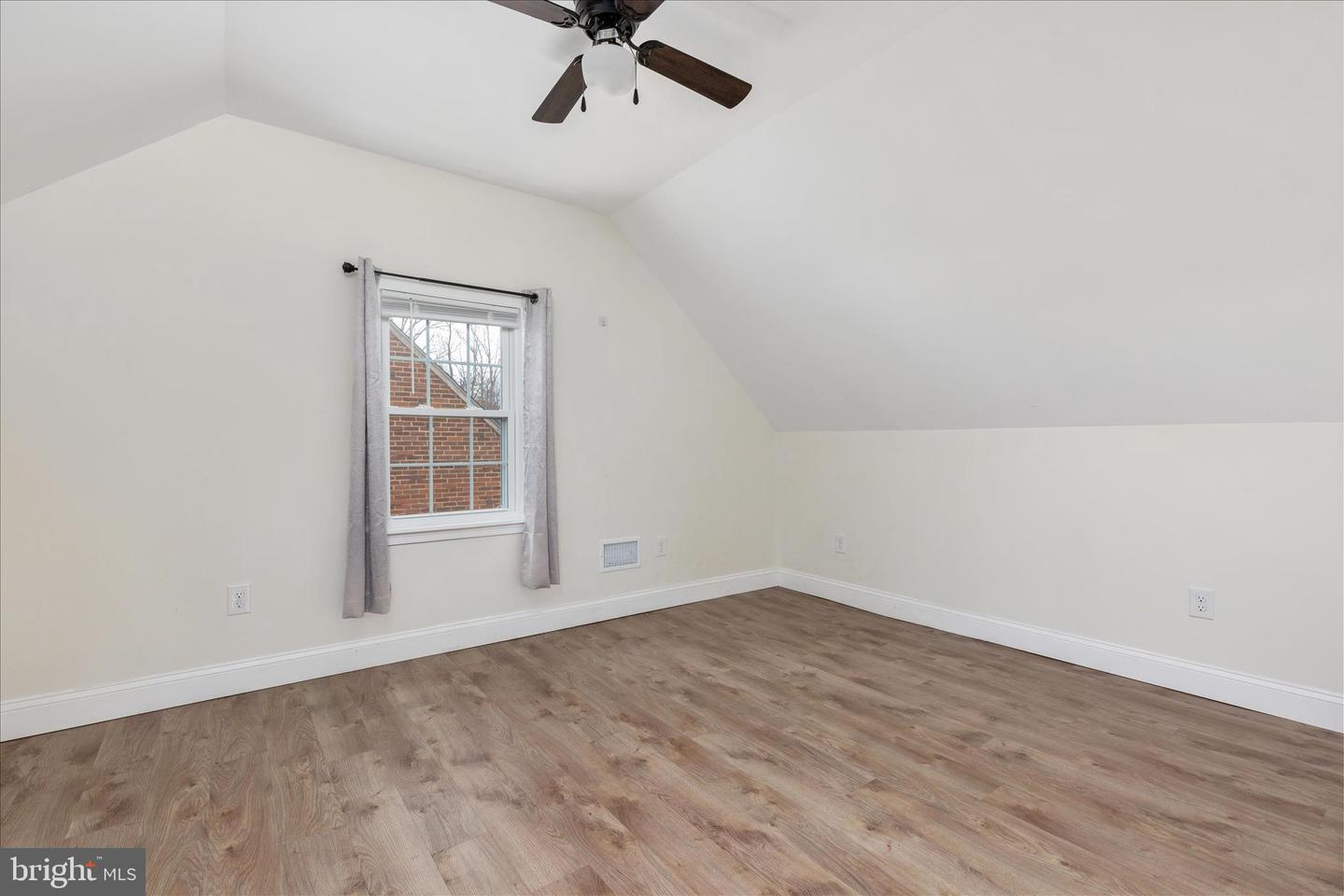 5655 STRASBURG RD, STRASBURG, Virginia 22657, 3 Bedrooms Bedrooms, ,2 BathroomsBathrooms,Residential,For sale,5655 STRASBURG RD,VAWR2013464 MLS # VAWR2013464