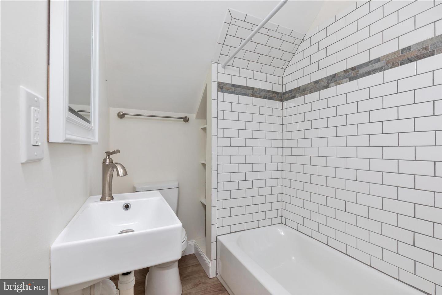 5655 STRASBURG RD, STRASBURG, Virginia 22657, 3 Bedrooms Bedrooms, ,2 BathroomsBathrooms,Residential,For sale,5655 STRASBURG RD,VAWR2013464 MLS # VAWR2013464