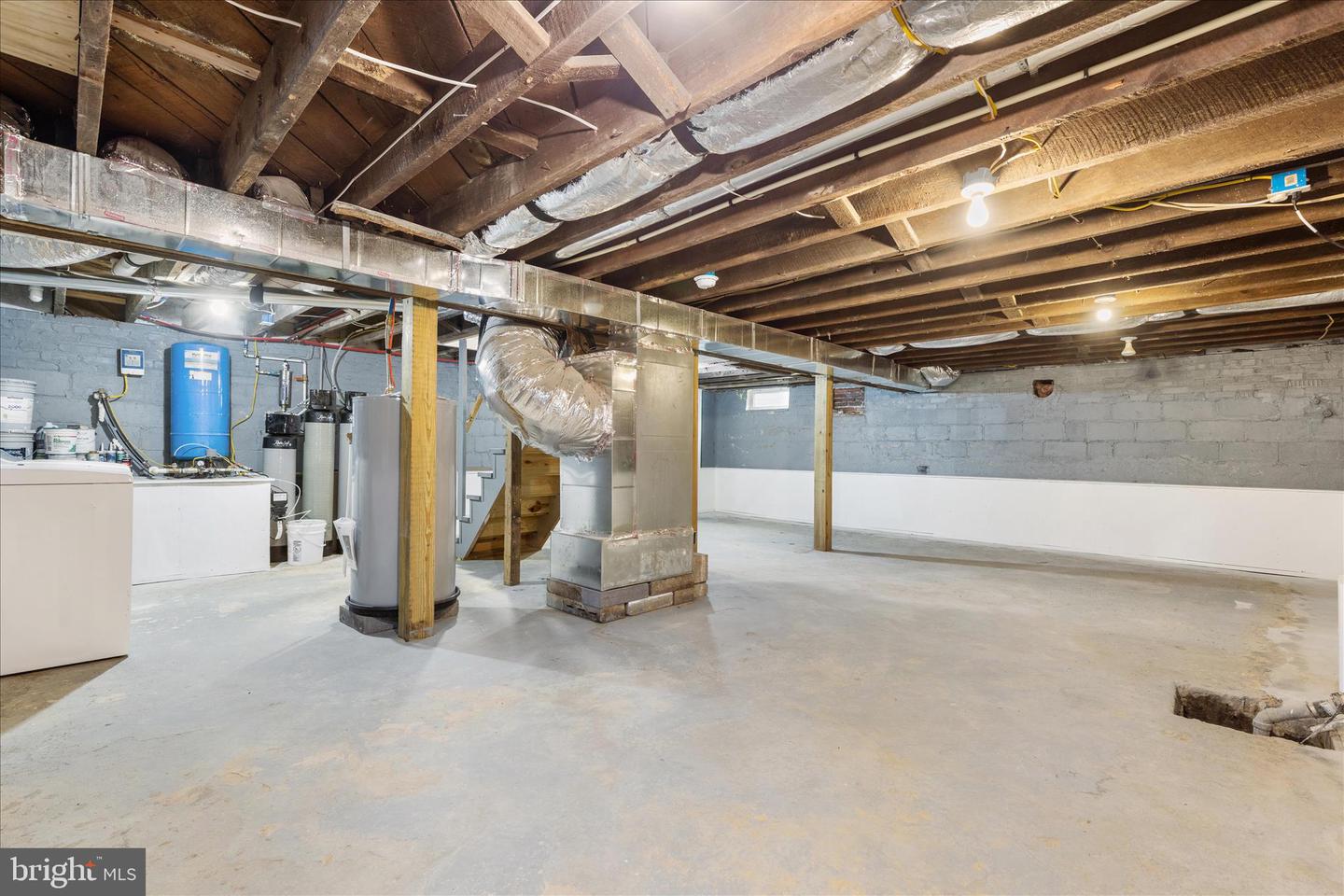 5655 STRASBURG RD, STRASBURG, Virginia 22657, 3 Bedrooms Bedrooms, ,2 BathroomsBathrooms,Residential,For sale,5655 STRASBURG RD,VAWR2013464 MLS # VAWR2013464