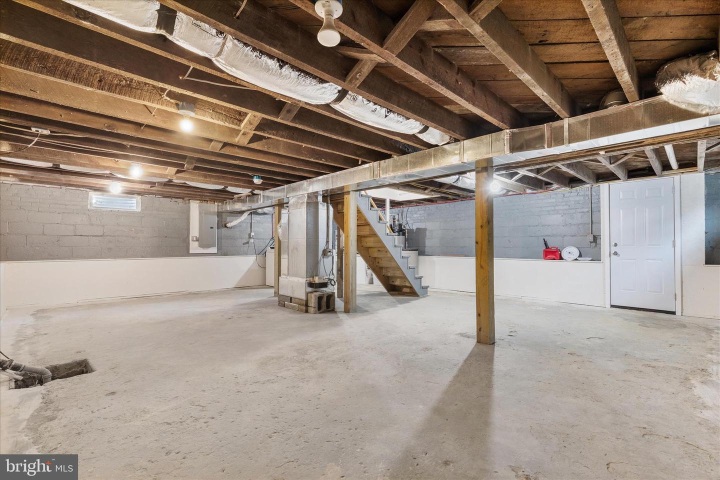 5655 STRASBURG RD, STRASBURG, Virginia 22657, 3 Bedrooms Bedrooms, ,2 BathroomsBathrooms,Residential,For sale,5655 STRASBURG RD,VAWR2013464 MLS # VAWR2013464