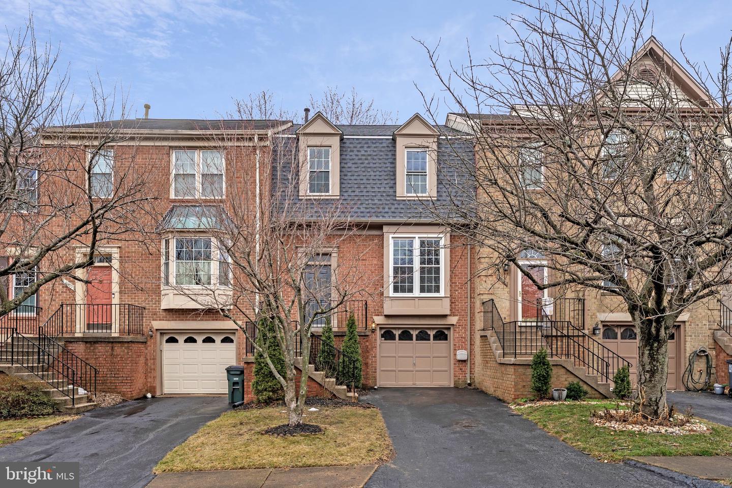 4007 MURDSTONE CT, FAIRFAX, Virginia 22033, 3 Bedrooms Bedrooms, ,2 BathroomsBathrooms,Residential,For sale,4007 MURDSTONE CT,VAFX2292672 MLS # VAFX2292672