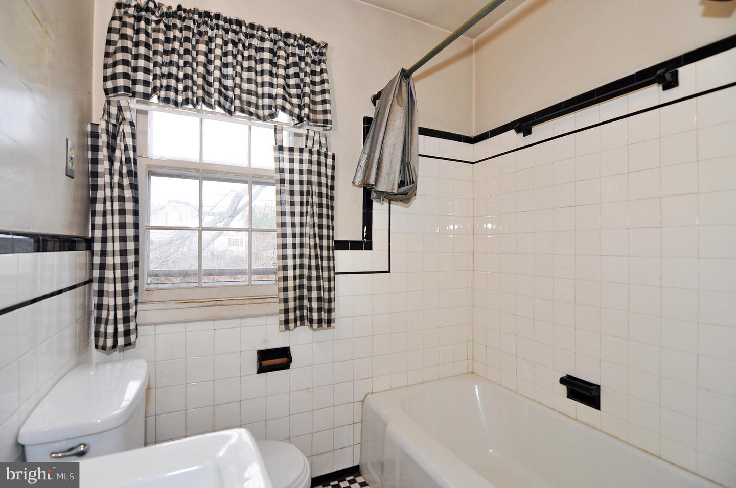 901 17TH ST S, ARLINGTON, Virginia 22202, 3 Bedrooms Bedrooms, ,1 BathroomBathrooms,Residential,For sale,901 17TH ST S,VAAR2069312 MLS # VAAR2069312