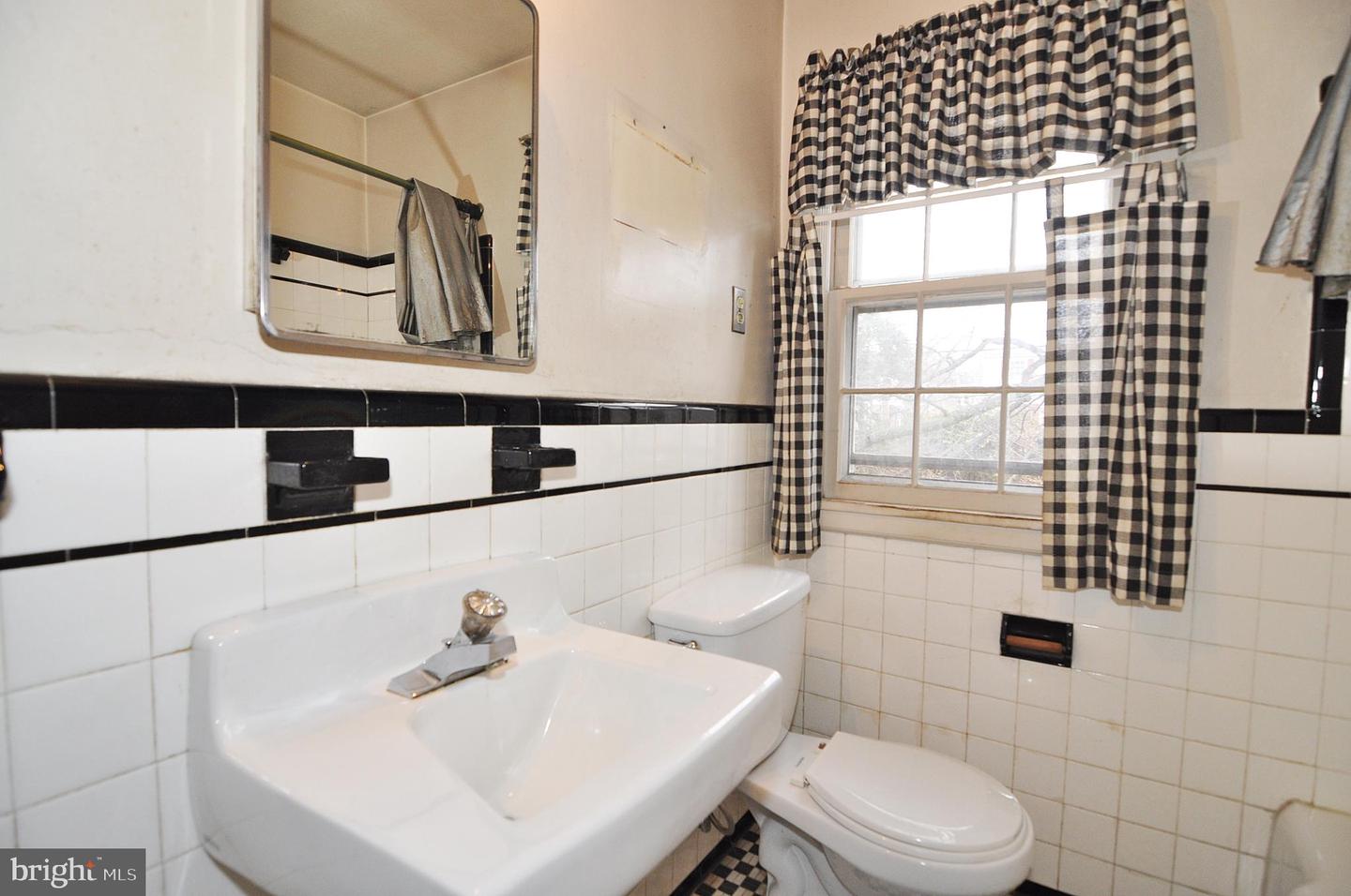 901 17TH ST S, ARLINGTON, Virginia 22202, 3 Bedrooms Bedrooms, ,1 BathroomBathrooms,Residential,For sale,901 17TH ST S,VAAR2069312 MLS # VAAR2069312