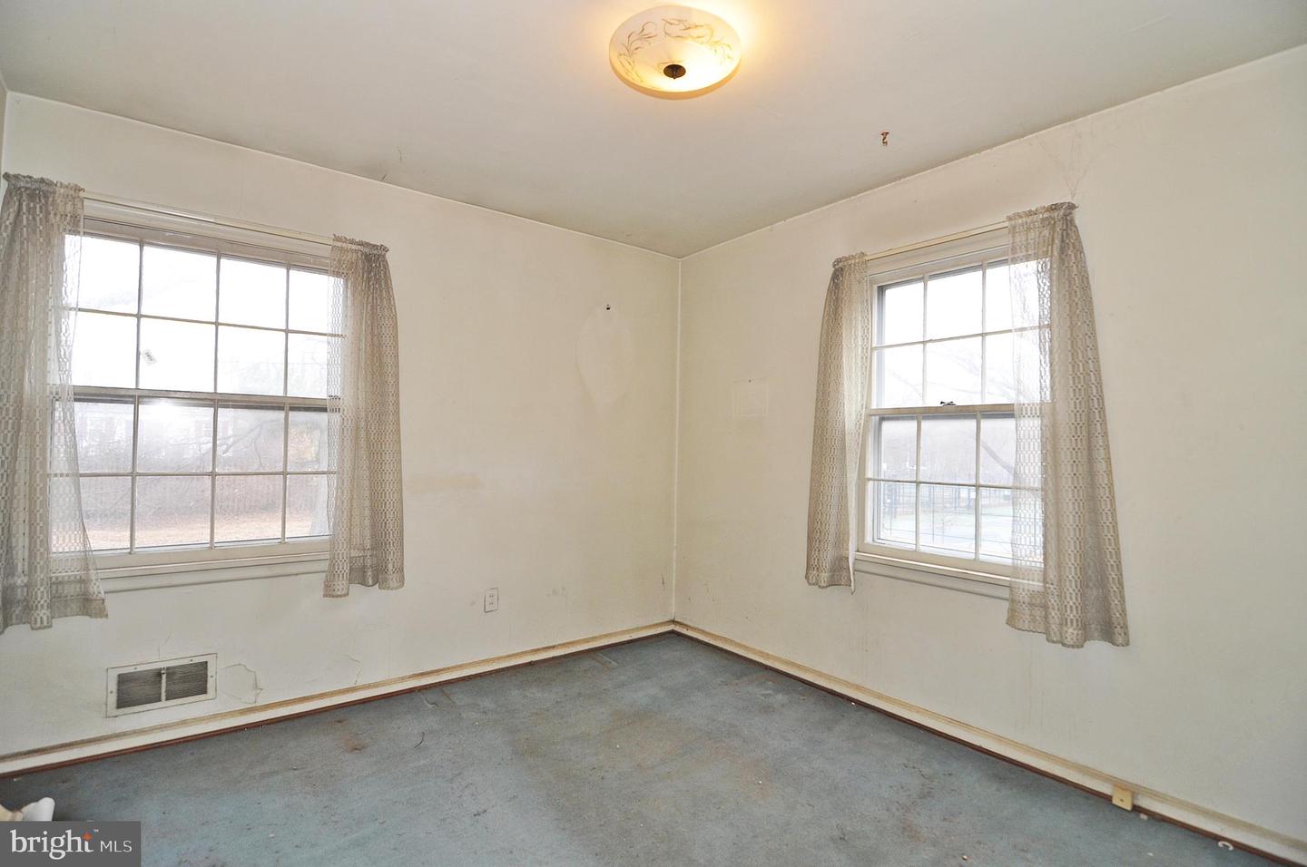 901 17TH ST S, ARLINGTON, Virginia 22202, 3 Bedrooms Bedrooms, ,1 BathroomBathrooms,Residential,For sale,901 17TH ST S,VAAR2069312 MLS # VAAR2069312