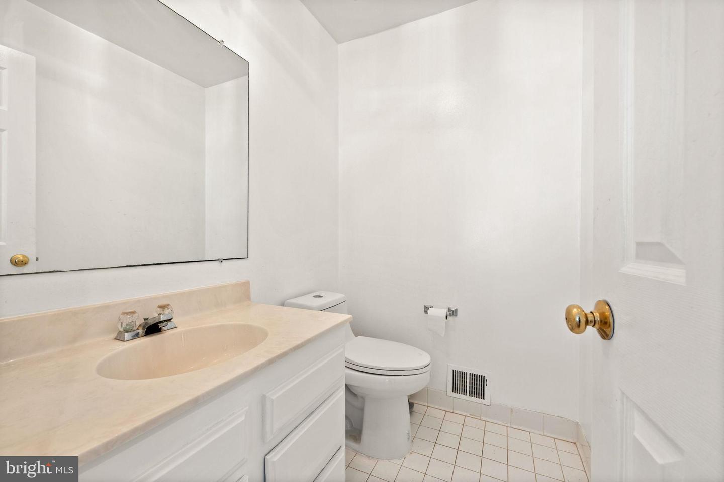 47672 PENNRUN WAY, STERLING, Virginia 20165, 4 Bedrooms Bedrooms, 10 Rooms Rooms,5 BathroomsBathrooms,Residential,For sale,47672 PENNRUN WAY,VALO2116736 MLS # VALO2116736