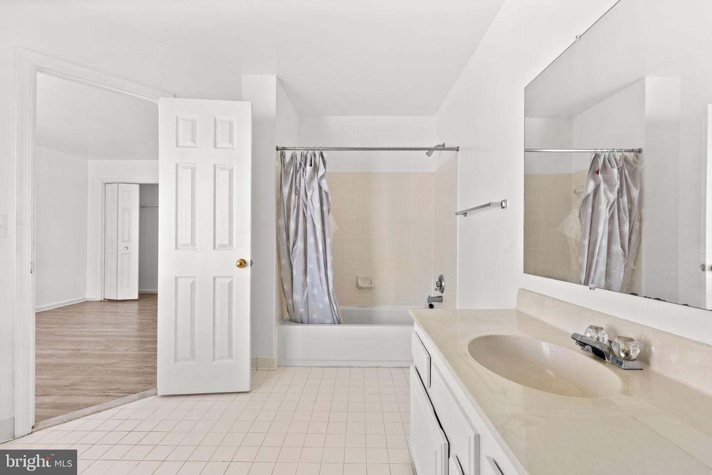 47672 PENNRUN WAY, STERLING, Virginia 20165, 4 Bedrooms Bedrooms, 10 Rooms Rooms,5 BathroomsBathrooms,Residential,For sale,47672 PENNRUN WAY,VALO2116736 MLS # VALO2116736