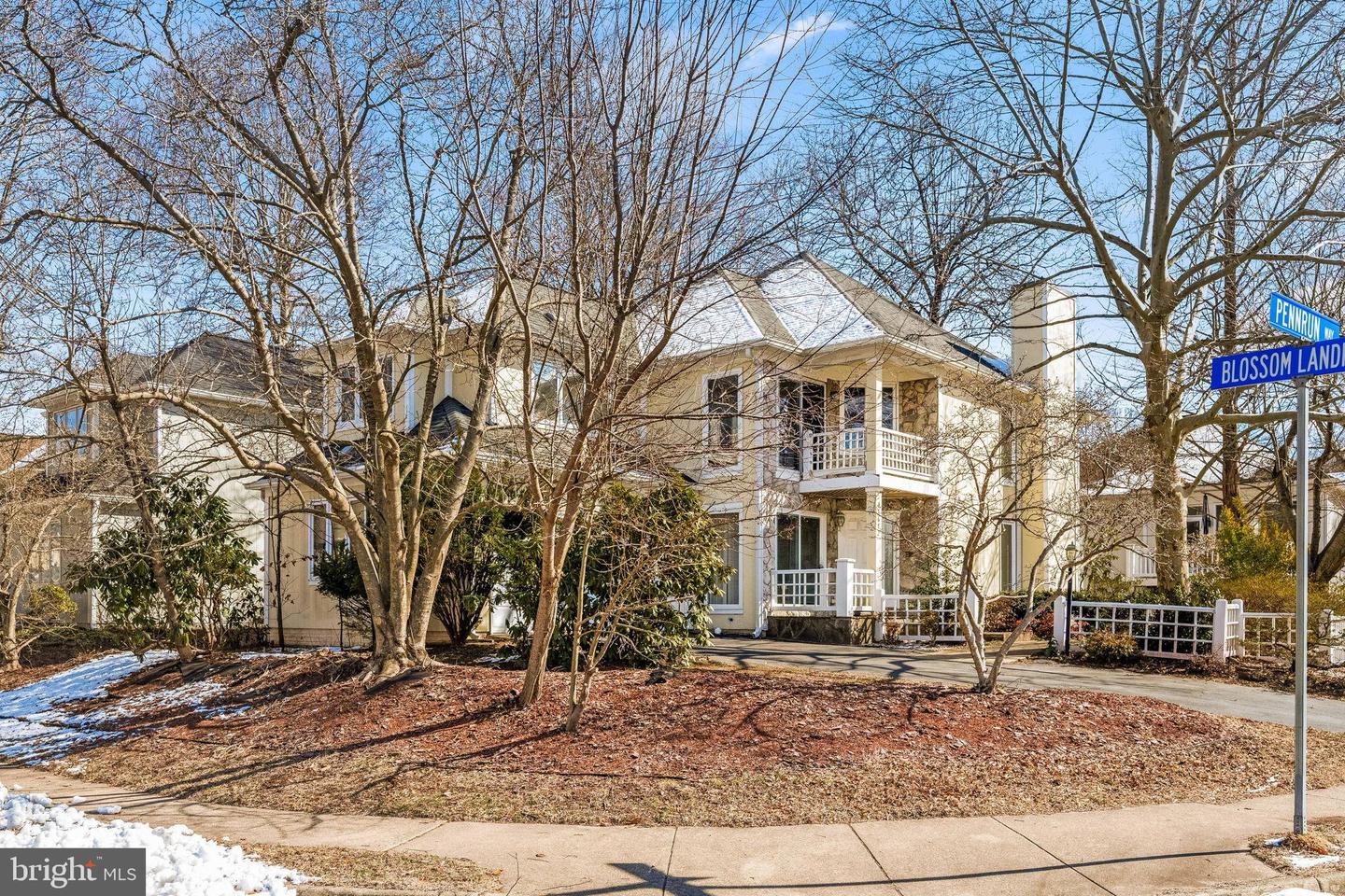 47672 PENNRUN WAY, STERLING, Virginia 20165, 4 Bedrooms Bedrooms, 10 Rooms Rooms,5 BathroomsBathrooms,Residential,For sale,47672 PENNRUN WAY,VALO2116736 MLS # VALO2116736