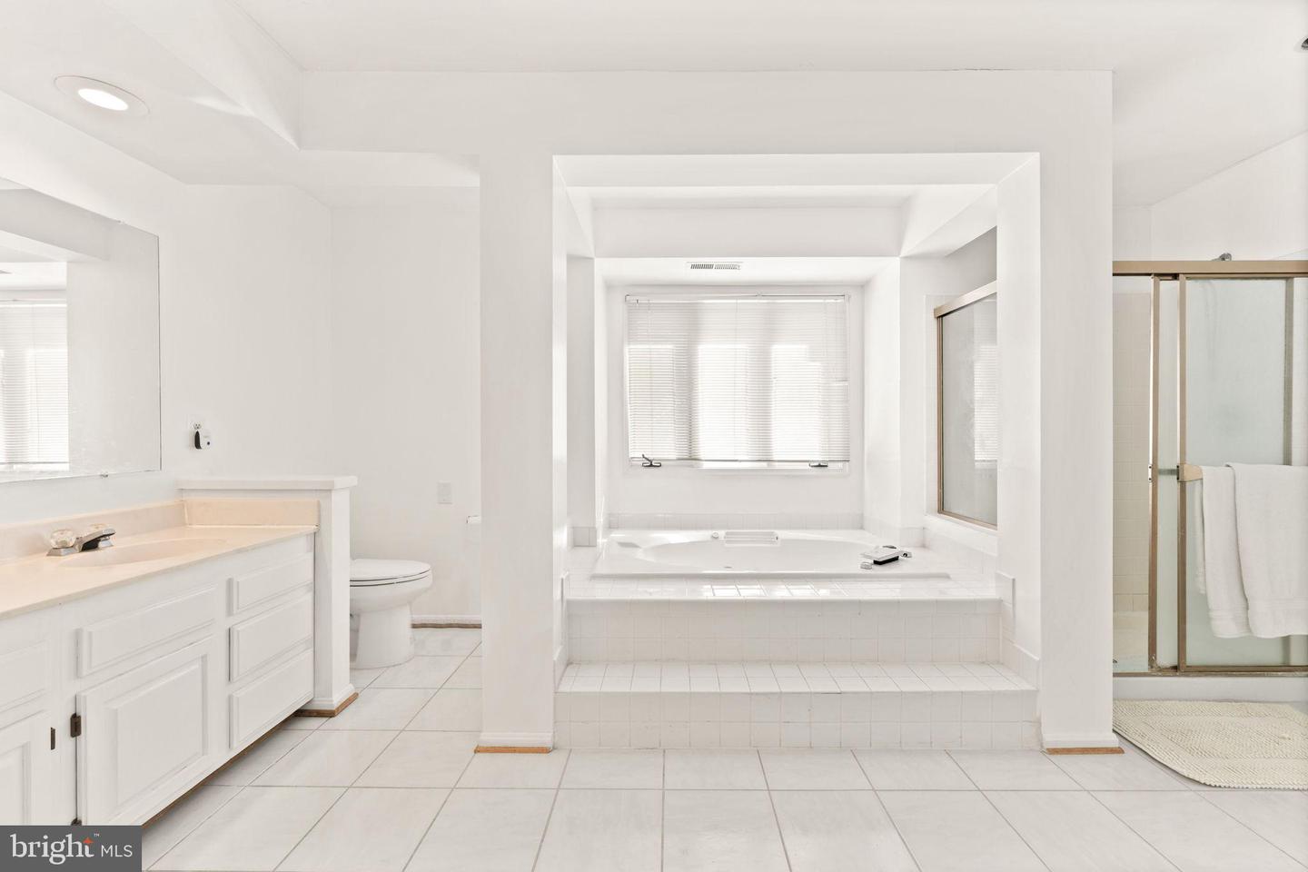 47672 PENNRUN WAY, STERLING, Virginia 20165, 4 Bedrooms Bedrooms, 10 Rooms Rooms,5 BathroomsBathrooms,Residential,For sale,47672 PENNRUN WAY,VALO2116736 MLS # VALO2116736