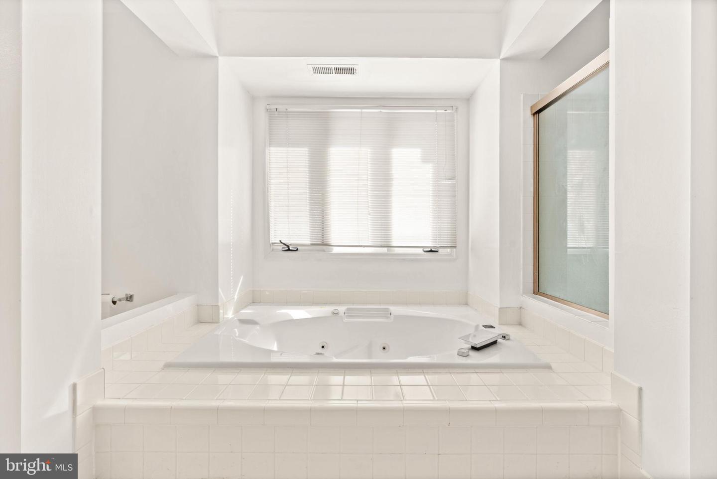 47672 PENNRUN WAY, STERLING, Virginia 20165, 4 Bedrooms Bedrooms, 10 Rooms Rooms,5 BathroomsBathrooms,Residential,For sale,47672 PENNRUN WAY,VALO2116736 MLS # VALO2116736