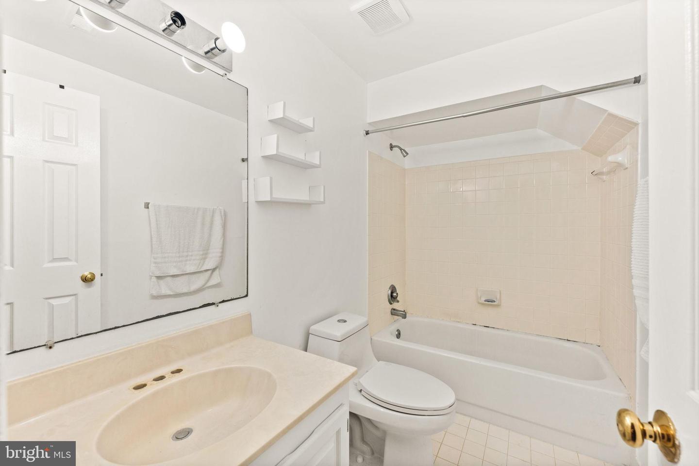 47672 PENNRUN WAY, STERLING, Virginia 20165, 4 Bedrooms Bedrooms, 10 Rooms Rooms,5 BathroomsBathrooms,Residential,For sale,47672 PENNRUN WAY,VALO2116736 MLS # VALO2116736