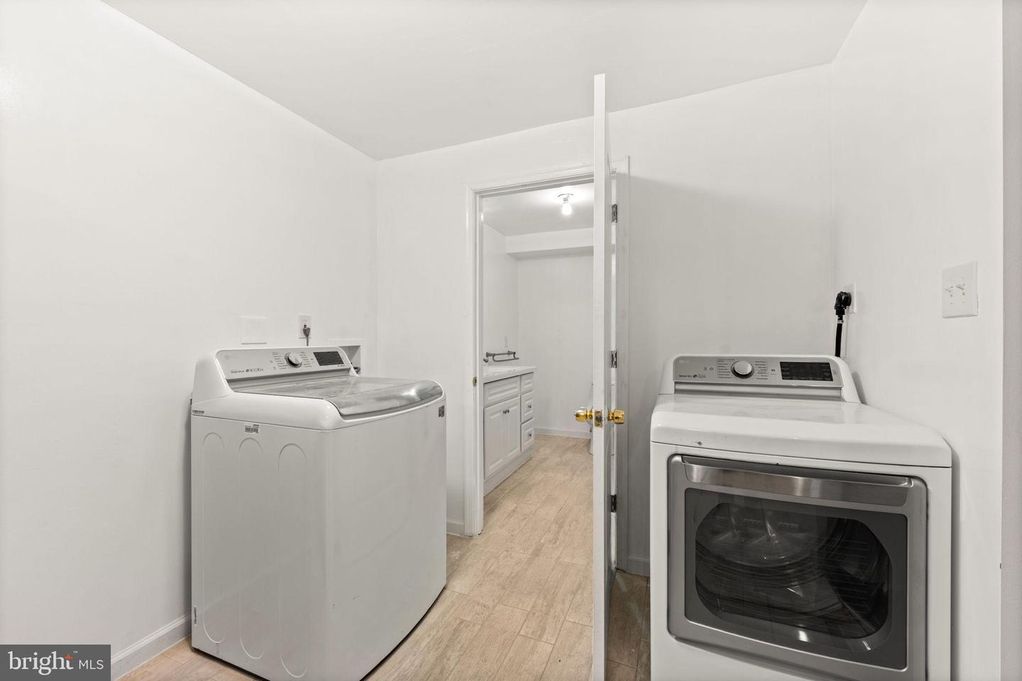 47672 PENNRUN WAY, STERLING, Virginia 20165, 4 Bedrooms Bedrooms, 10 Rooms Rooms,5 BathroomsBathrooms,Residential,For sale,47672 PENNRUN WAY,VALO2116736 MLS # VALO2116736