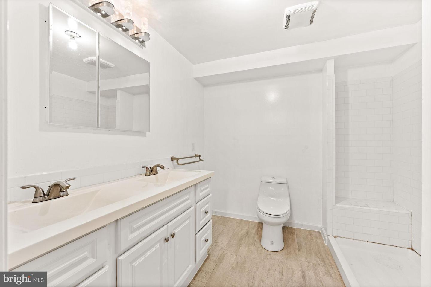 47672 PENNRUN WAY, STERLING, Virginia 20165, 4 Bedrooms Bedrooms, 10 Rooms Rooms,5 BathroomsBathrooms,Residential,For sale,47672 PENNRUN WAY,VALO2116736 MLS # VALO2116736