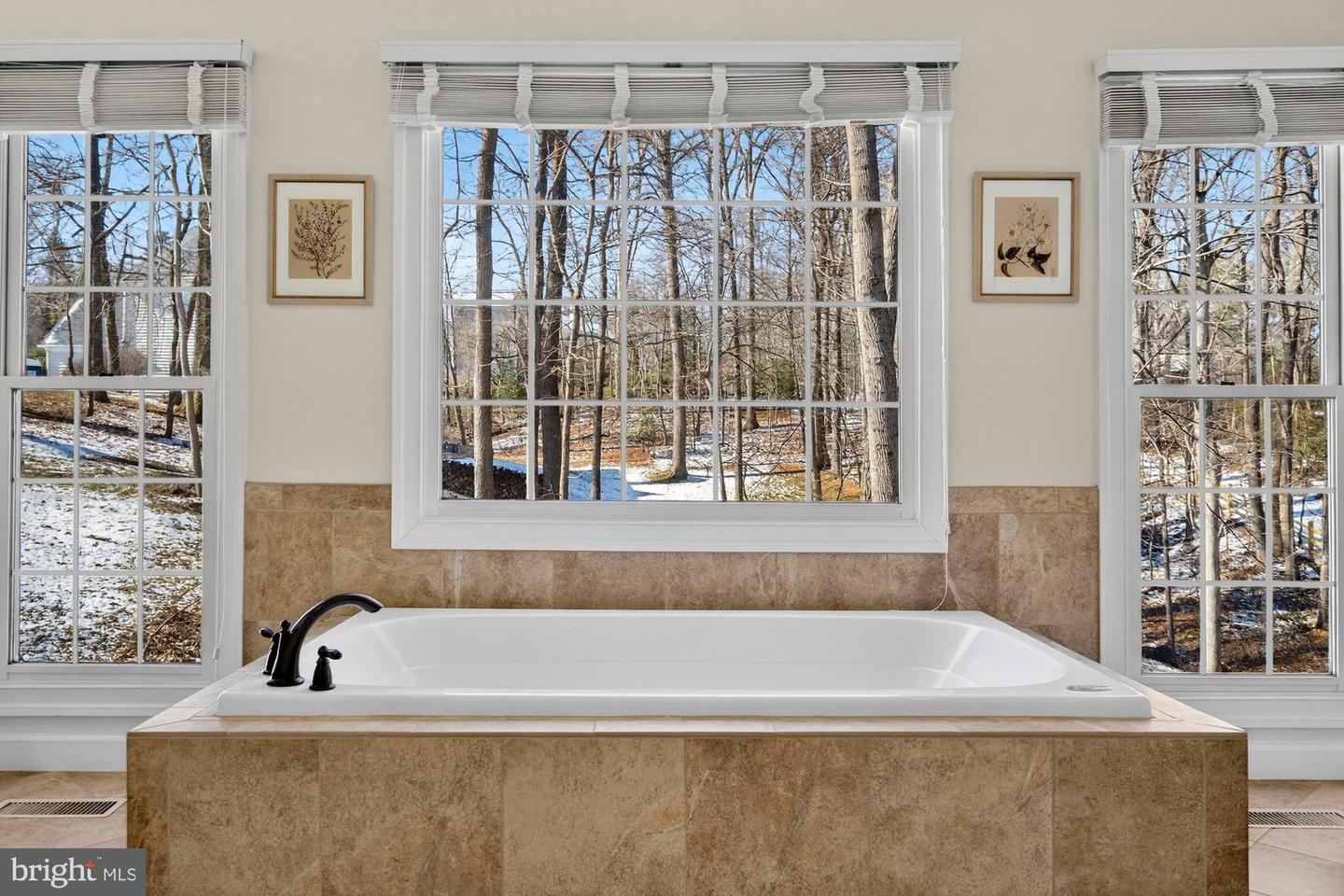 11732 SADDLE CRESCENT CIR, OAKTON, Virginia 22124, 5 Bedrooms Bedrooms, ,4 BathroomsBathrooms,Residential,For sale,11732 SADDLE CRESCENT CIR,VAFX2292828 MLS # VAFX2292828