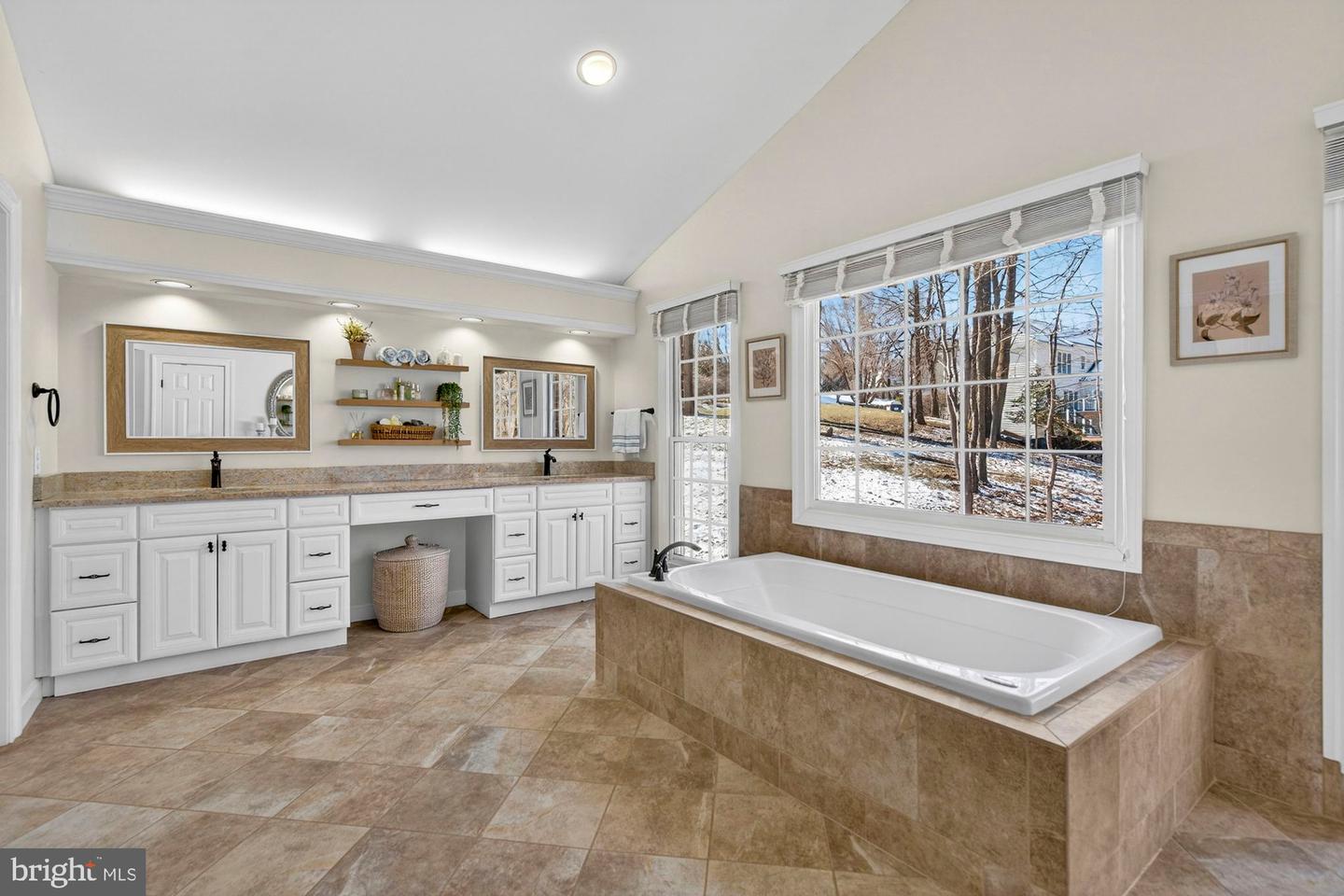 11732 SADDLE CRESCENT CIR, OAKTON, Virginia 22124, 5 Bedrooms Bedrooms, ,4 BathroomsBathrooms,Residential,For sale,11732 SADDLE CRESCENT CIR,VAFX2292828 MLS # VAFX2292828