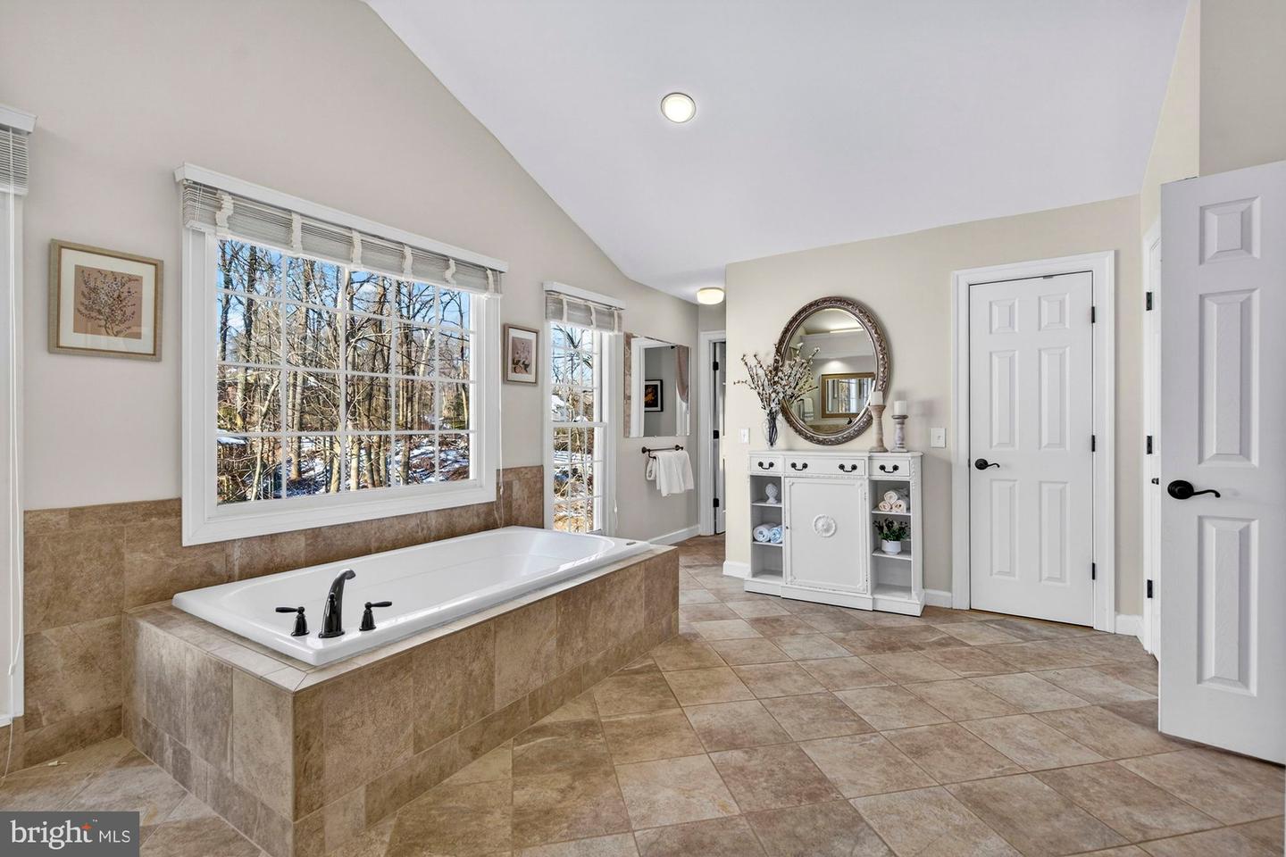 11732 SADDLE CRESCENT CIR, OAKTON, Virginia 22124, 5 Bedrooms Bedrooms, ,4 BathroomsBathrooms,Residential,For sale,11732 SADDLE CRESCENT CIR,VAFX2292828 MLS # VAFX2292828