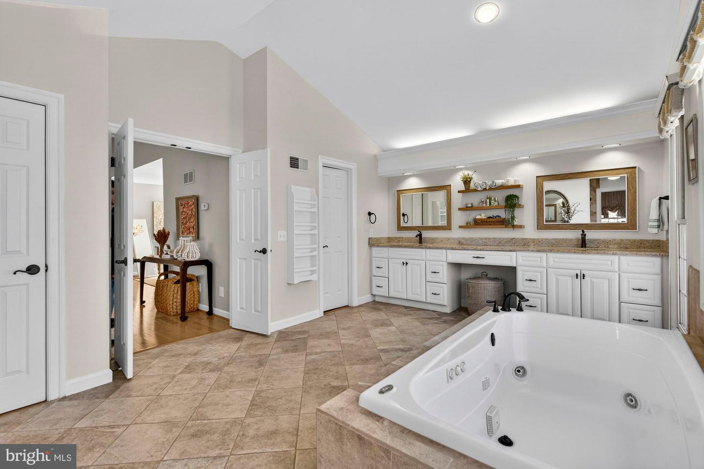 11732 SADDLE CRESCENT CIR, OAKTON, Virginia 22124, 5 Bedrooms Bedrooms, ,4 BathroomsBathrooms,Residential,For sale,11732 SADDLE CRESCENT CIR,VAFX2292828 MLS # VAFX2292828