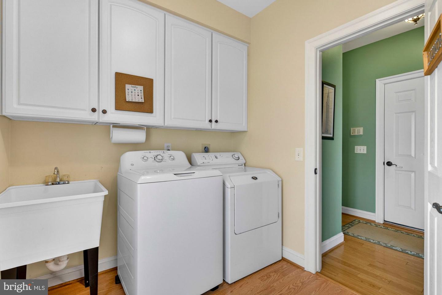 11732 SADDLE CRESCENT CIR, OAKTON, Virginia 22124, 5 Bedrooms Bedrooms, ,4 BathroomsBathrooms,Residential,For sale,11732 SADDLE CRESCENT CIR,VAFX2292828 MLS # VAFX2292828