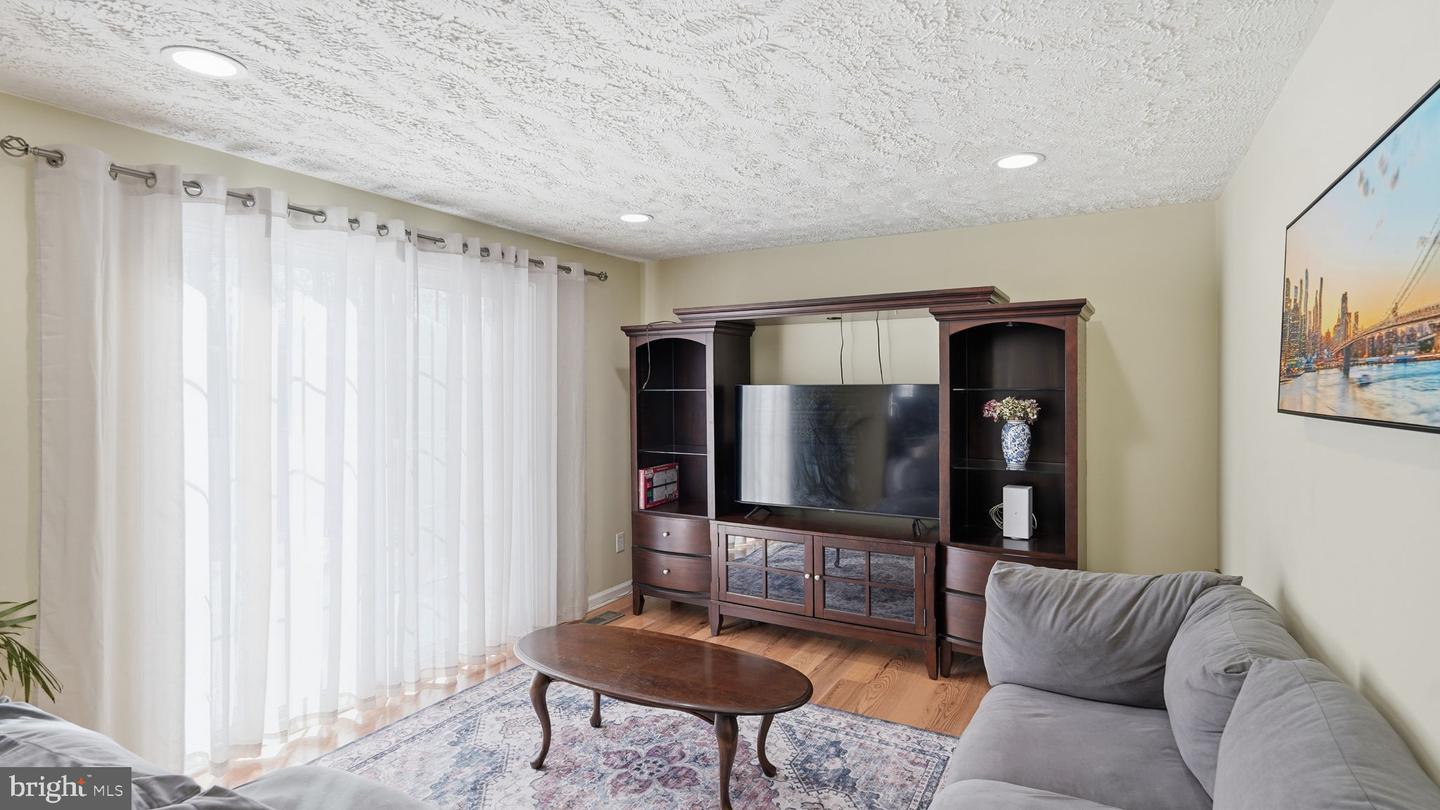 16041 MACEDONIA DR, WOODBRIDGE, Virginia 22191, 4 Bedrooms Bedrooms, ,2 BathroomsBathrooms,Residential,For sale,16041 MACEDONIA DR,VAPW2113296 MLS # VAPW2113296