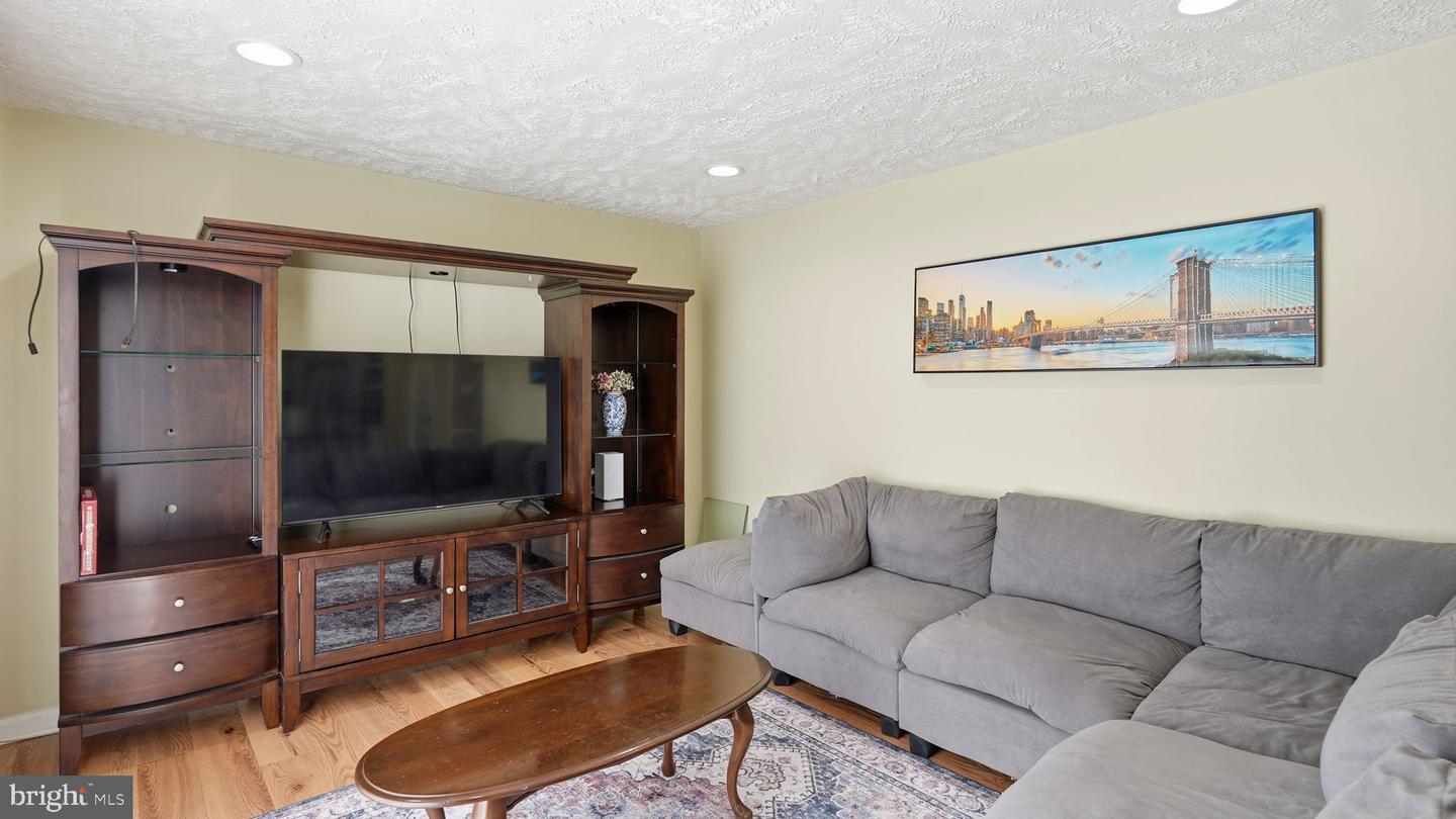 16041 MACEDONIA DR, WOODBRIDGE, Virginia 22191, 4 Bedrooms Bedrooms, ,2 BathroomsBathrooms,Residential,For sale,16041 MACEDONIA DR,VAPW2113296 MLS # VAPW2113296