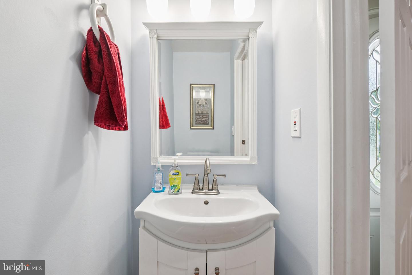 16041 MACEDONIA DR, WOODBRIDGE, Virginia 22191, 4 Bedrooms Bedrooms, ,2 BathroomsBathrooms,Residential,For sale,16041 MACEDONIA DR,VAPW2113296 MLS # VAPW2113296