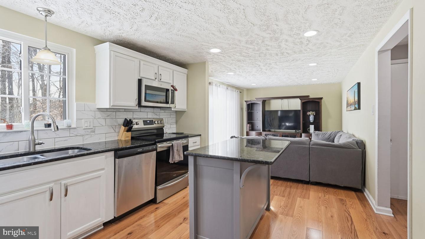 16041 MACEDONIA DR, WOODBRIDGE, Virginia 22191, 4 Bedrooms Bedrooms, ,2 BathroomsBathrooms,Residential,For sale,16041 MACEDONIA DR,VAPW2113296 MLS # VAPW2113296