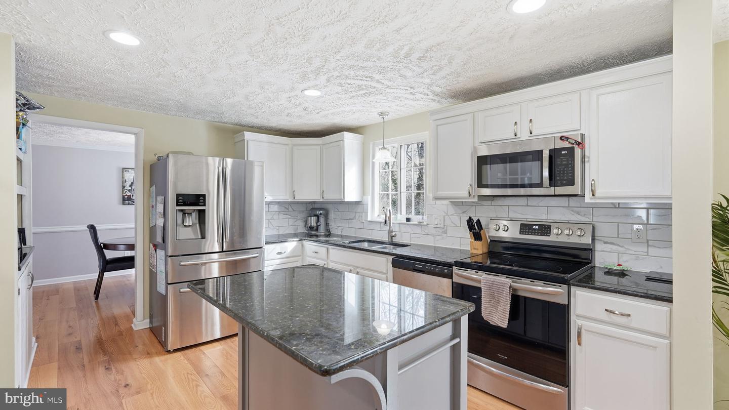 16041 MACEDONIA DR, WOODBRIDGE, Virginia 22191, 4 Bedrooms Bedrooms, ,2 BathroomsBathrooms,Residential,For sale,16041 MACEDONIA DR,VAPW2113296 MLS # VAPW2113296