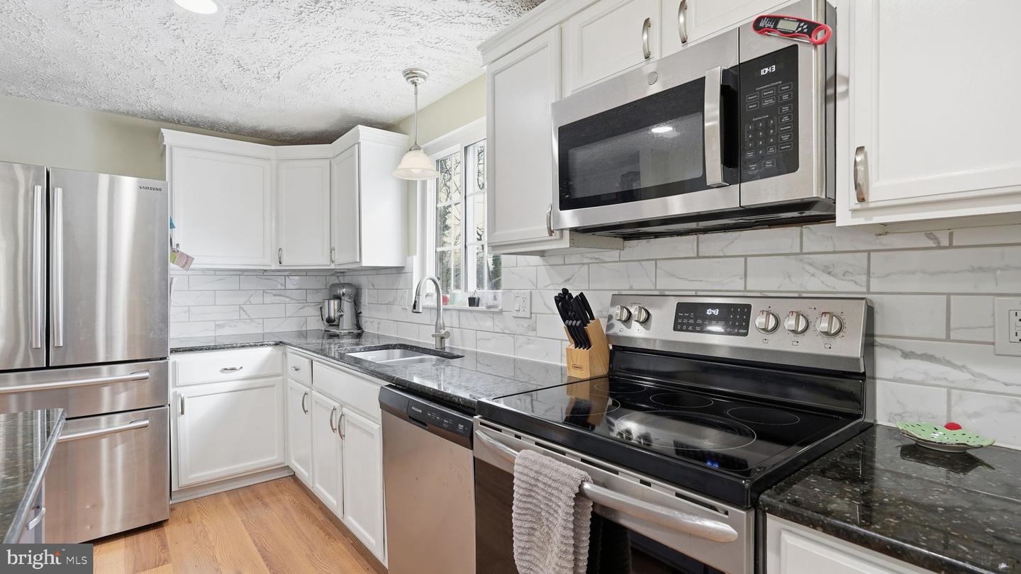 16041 MACEDONIA DR, WOODBRIDGE, Virginia 22191, 4 Bedrooms Bedrooms, ,2 BathroomsBathrooms,Residential,For sale,16041 MACEDONIA DR,VAPW2113296 MLS # VAPW2113296