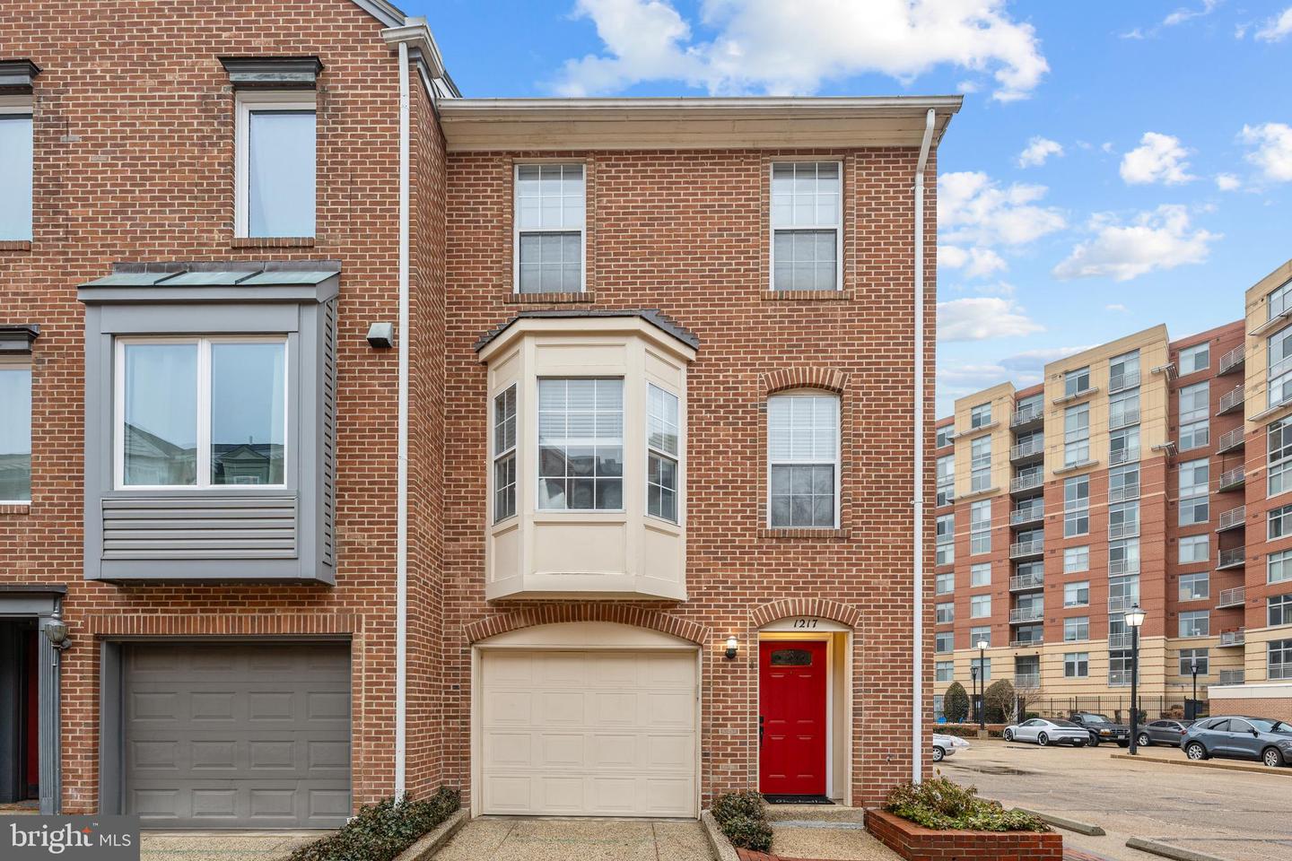 1217 MADISON ST, ALEXANDRIA, Virginia 22314, 2 Bedrooms Bedrooms, ,2 BathroomsBathrooms,Residential,For sale,1217 MADISON ST,VAAX2054514 MLS # VAAX2054514