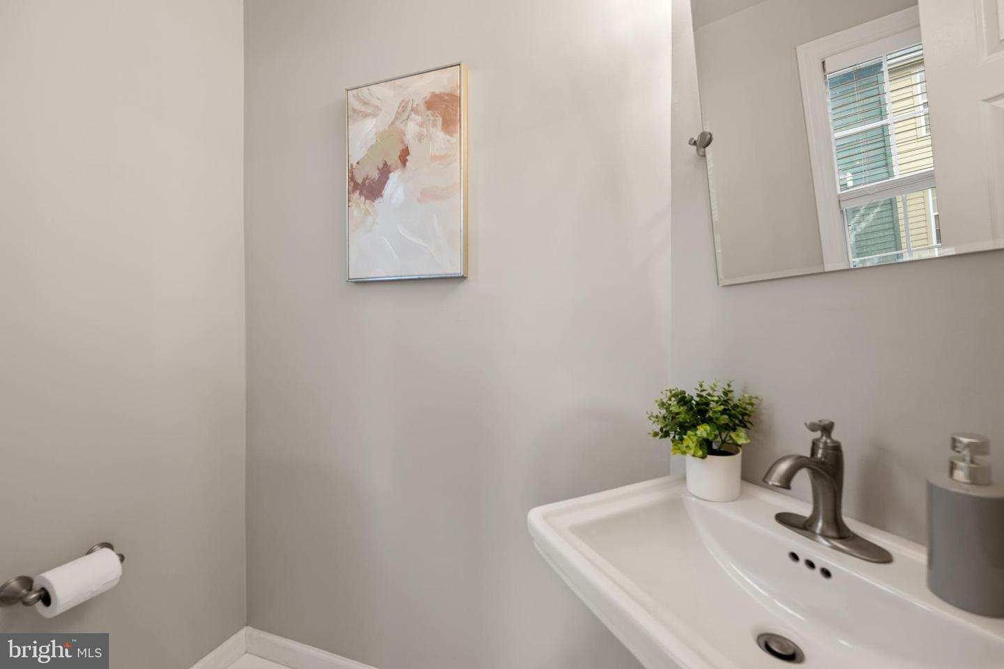 1217 MADISON ST, ALEXANDRIA, Virginia 22314, 2 Bedrooms Bedrooms, ,2 BathroomsBathrooms,Residential,For sale,1217 MADISON ST,VAAX2054514 MLS # VAAX2054514